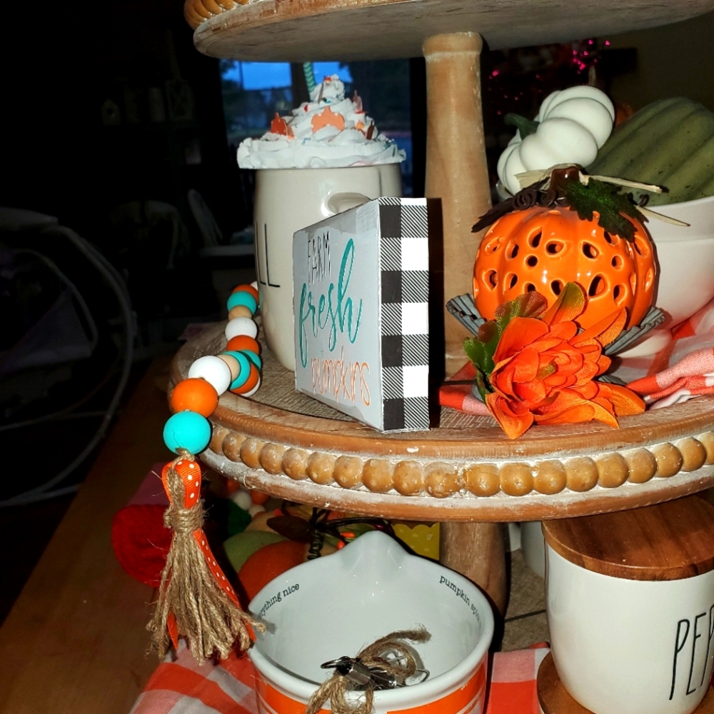 Mini Farm Fresh Pumpkins Sign - Picture 2 of 3